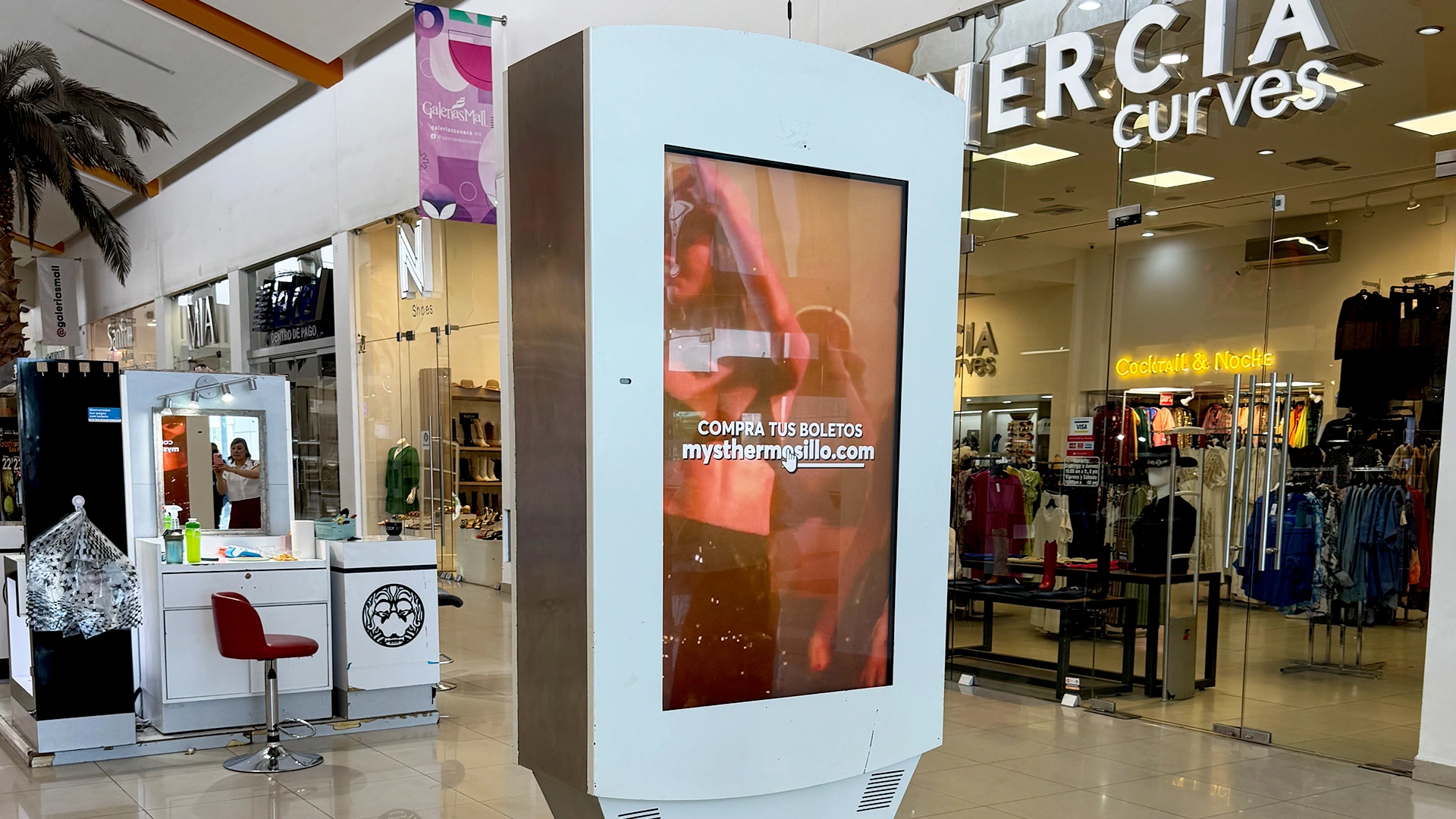 Ubicación estratégica en centro comercial