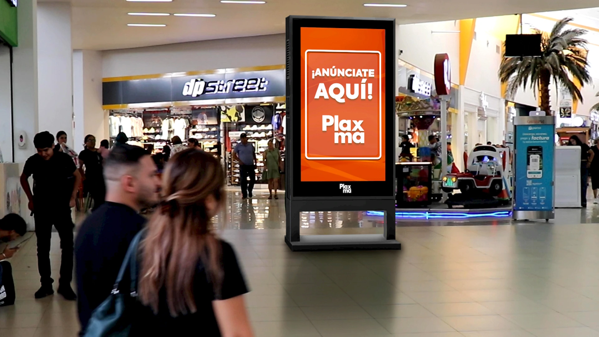 Tótem digital en pasillo principal