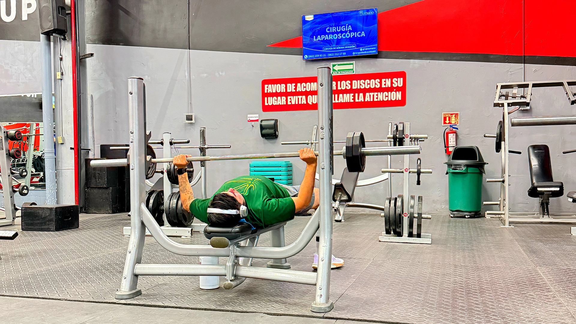 Entrada de gym con pantalla