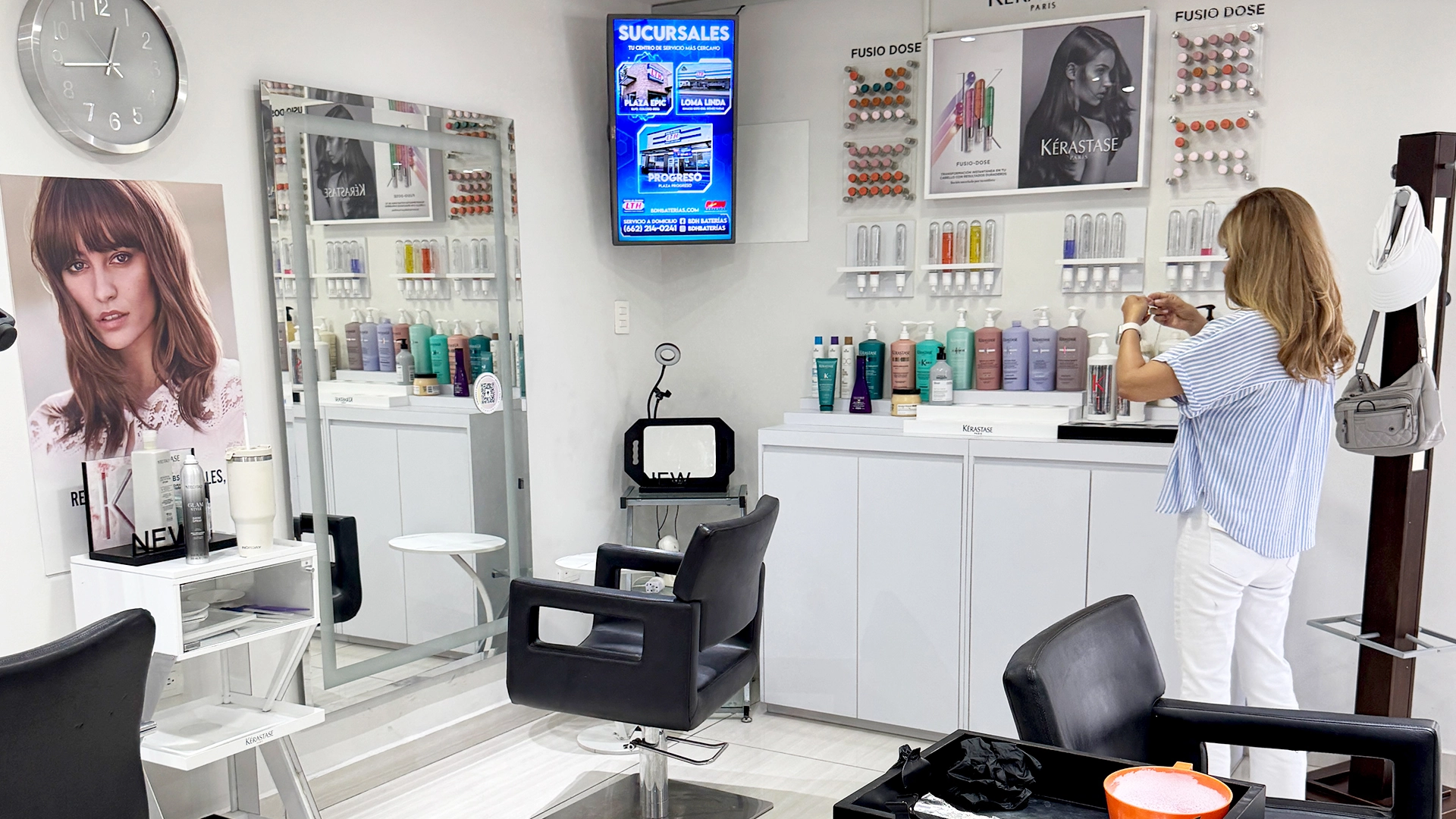 Área de manicure con digital signage